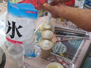 生クリームを加える